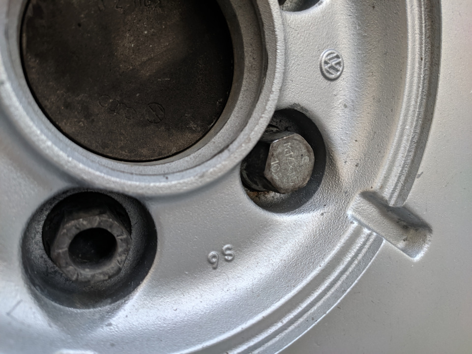 Заміна колісних болтів на Febi( Volkswagen Golf 4) 2