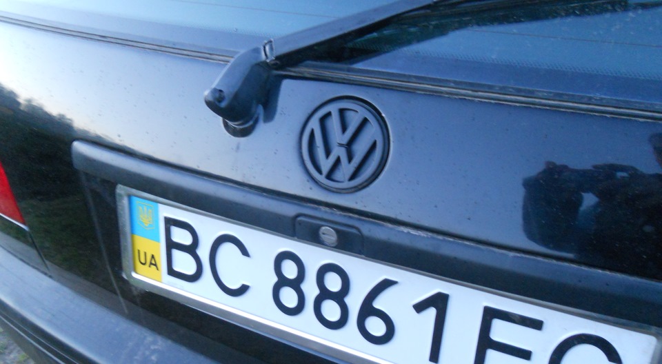 Пофарбував задню емблему VW 2