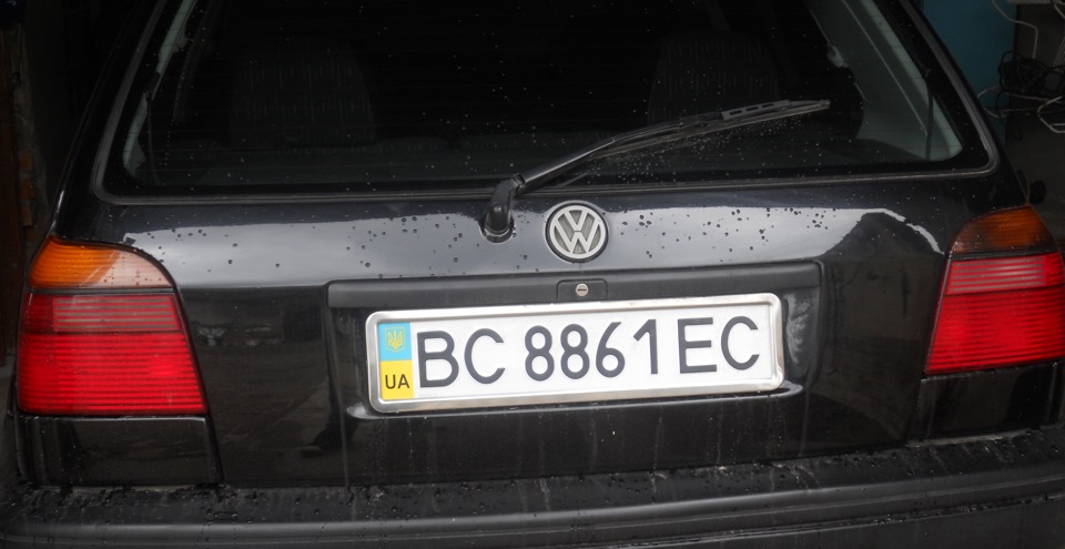 Пофарбував задню емблему VW 3