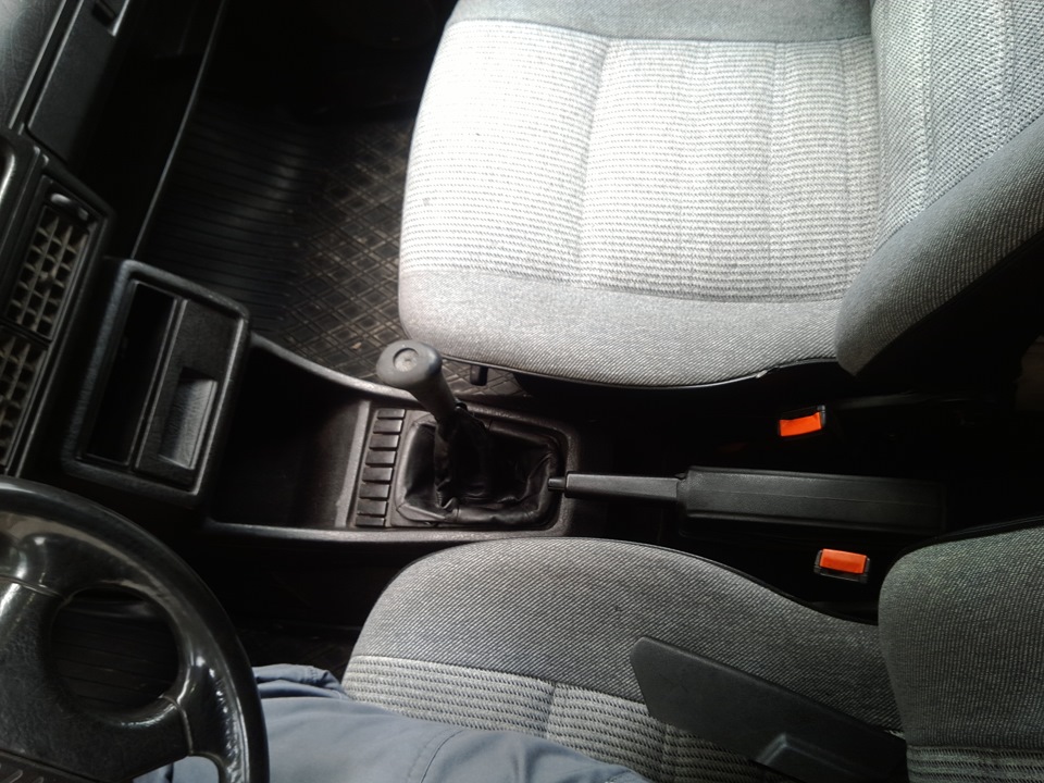 Заколхозив чохол ручника з BMW E30))) 4