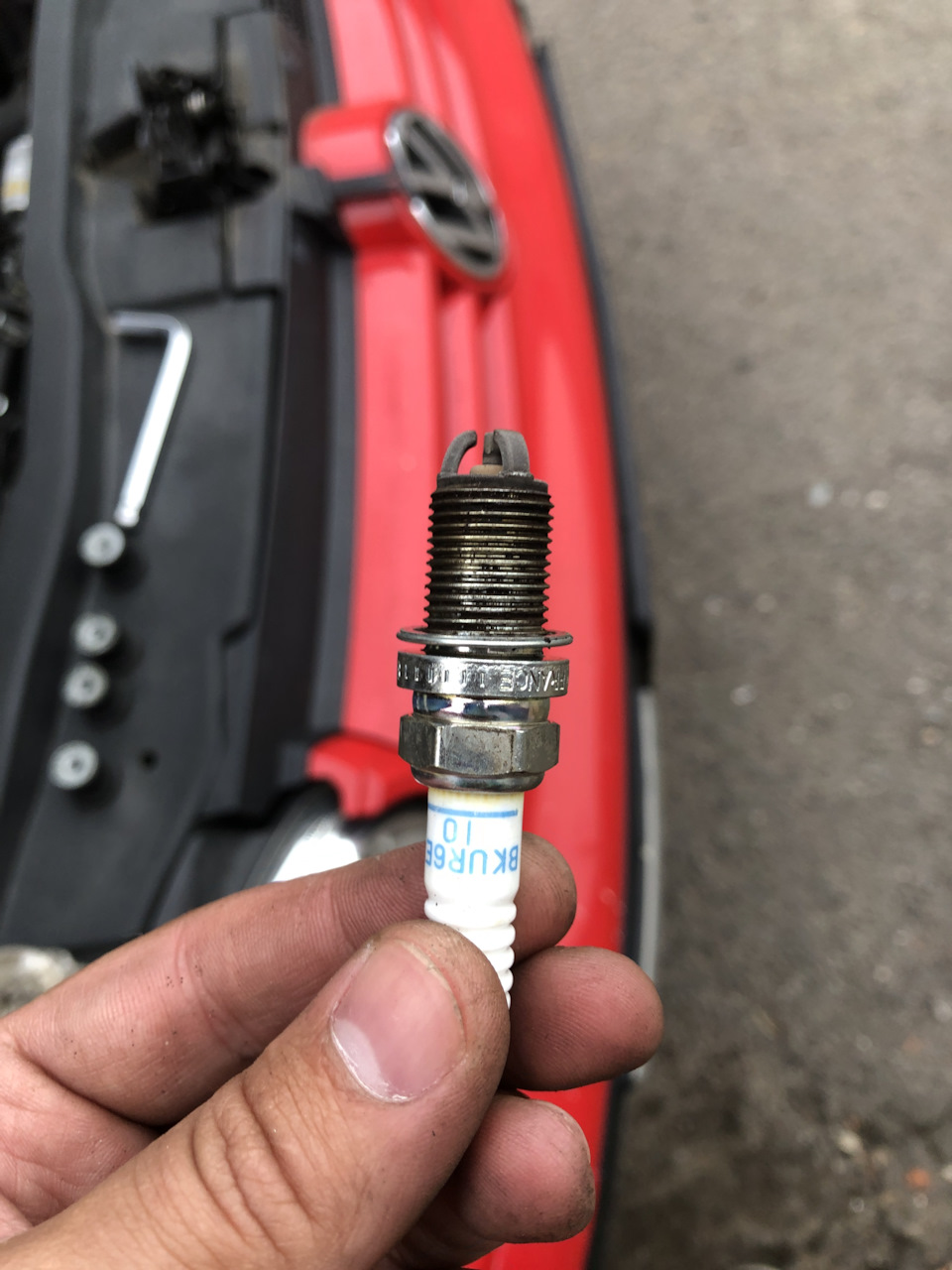 Заміна свічок запалювання NGK Standart BKUR6ET-10 2397 3
