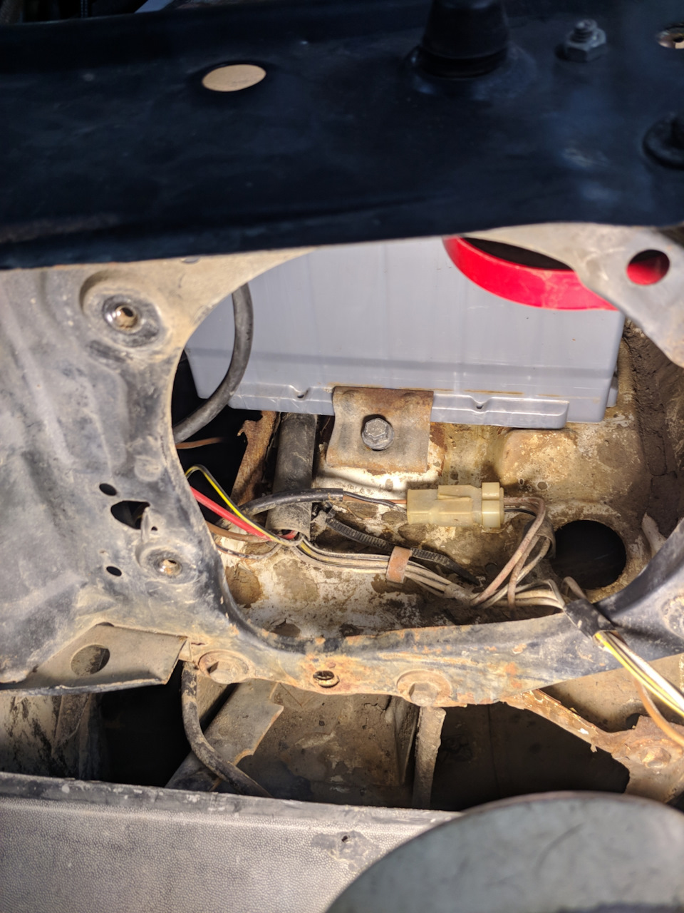 Усунення жита під акумулятором. 2