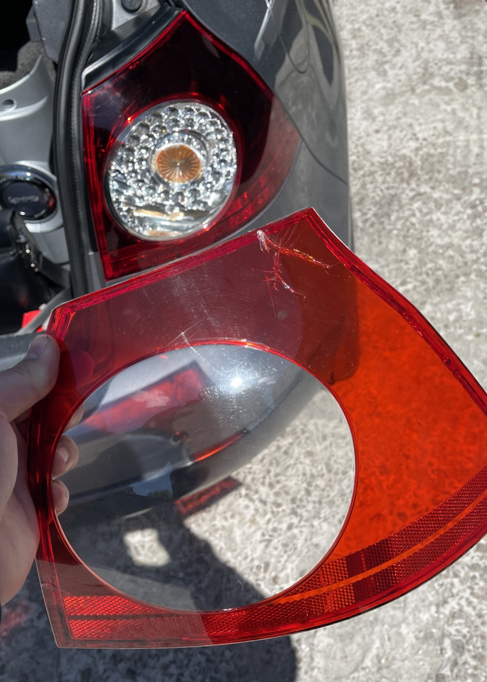 Заміна скла задніх ліхтарів 1