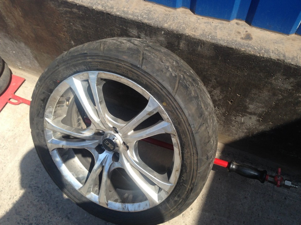 Продаж напівсліків Yokohama Advan A048 215/45 R17 (не встала) 1