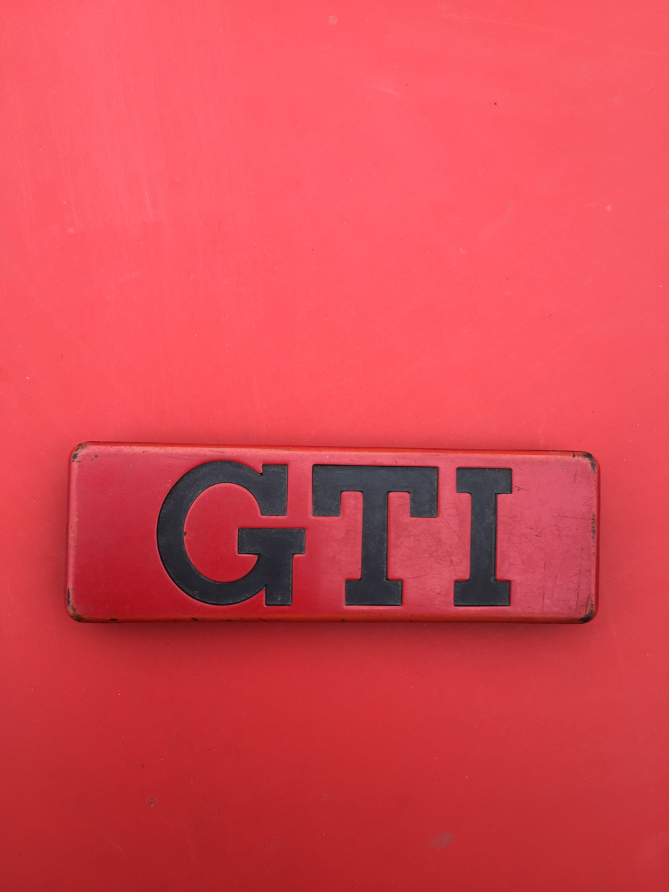 Шильдік GTI у вузький молдинг 1