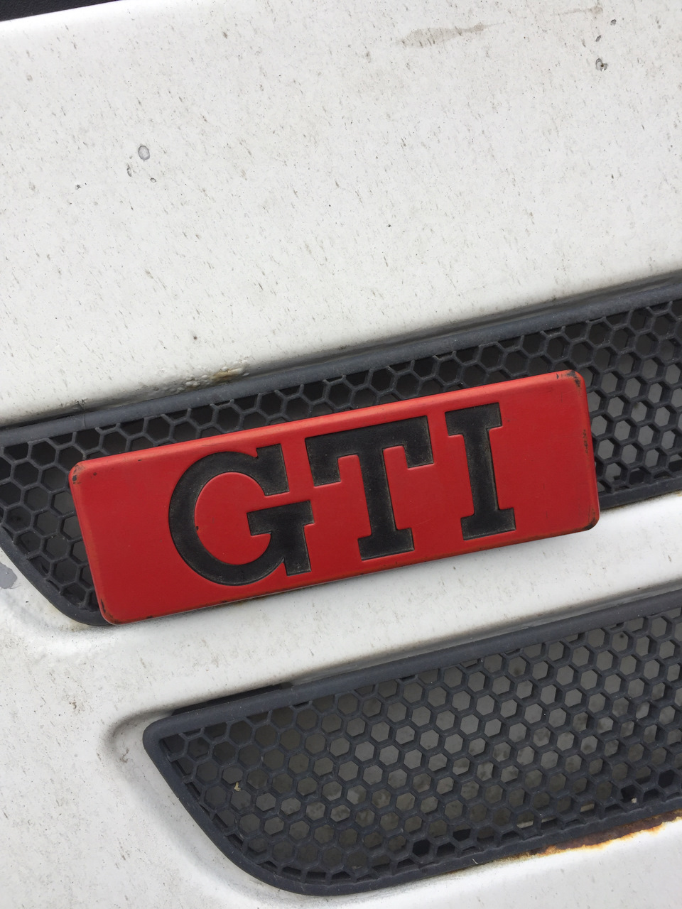 Шильдік GTI у вузький молдинг 2