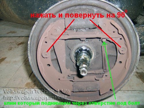 Заміна задніх гальмівних колодок на VW Golf 1