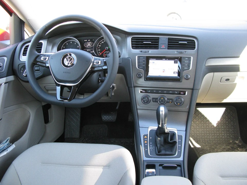 Golf 7 Interior: пропоную махнутися пластиком декору салону