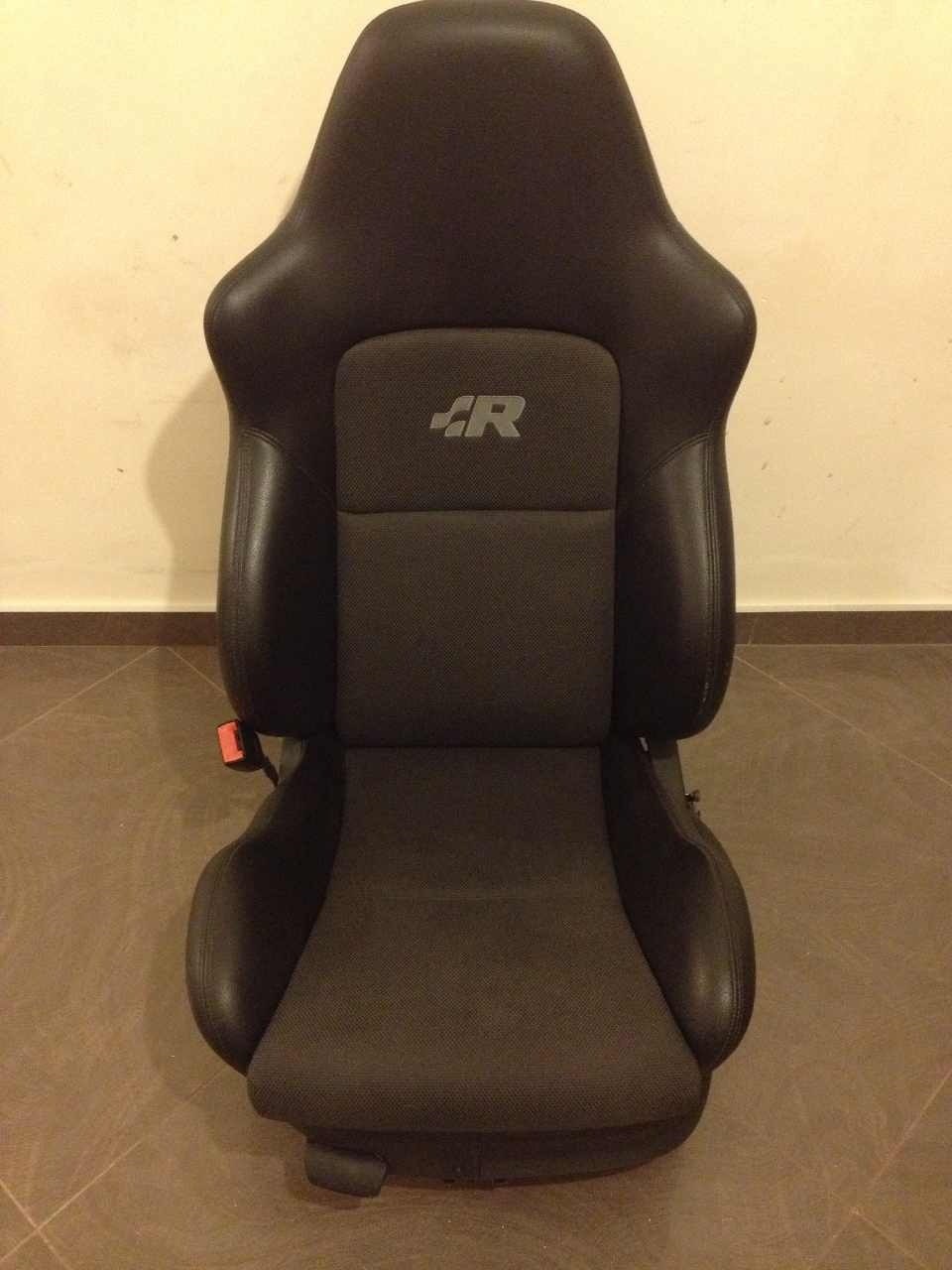 R32 Seats 2
