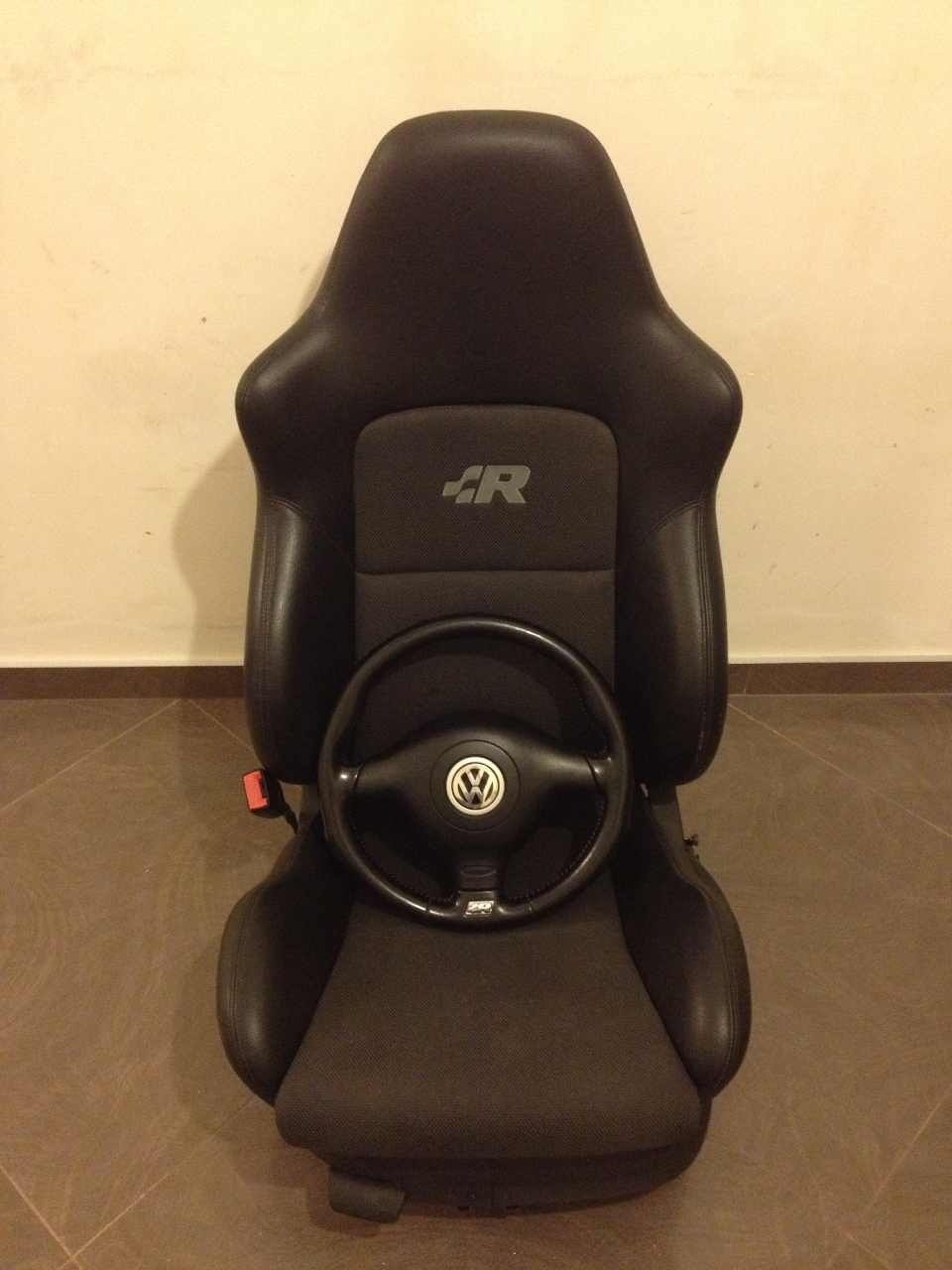 R32 Seats 3