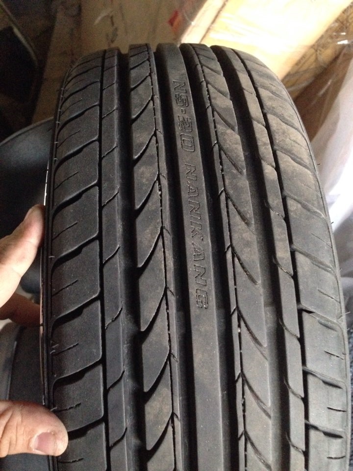 Продам пару гуму 165 40 16 та porsche d90 1