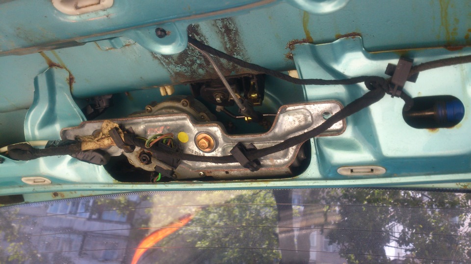 Задній двірник 1