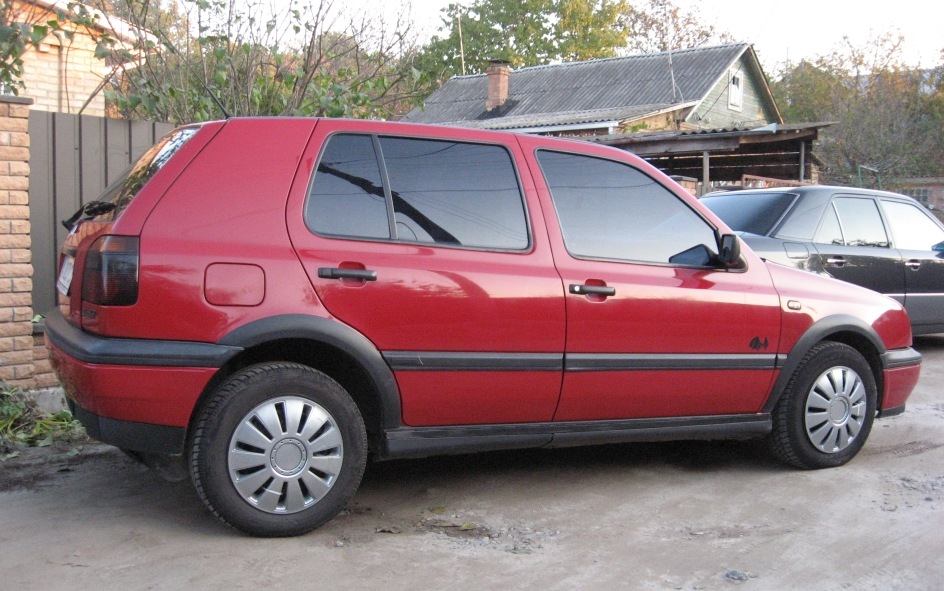 Mercedes E-class Чорний Бегемот) І Volkswagen Golf БОСЯК № 2) 4