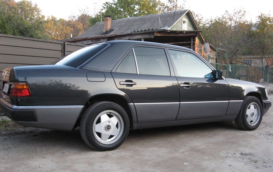 Mercedes E-class Чорний Бегемот) І Volkswagen Golf БОСЯК № 2) 3