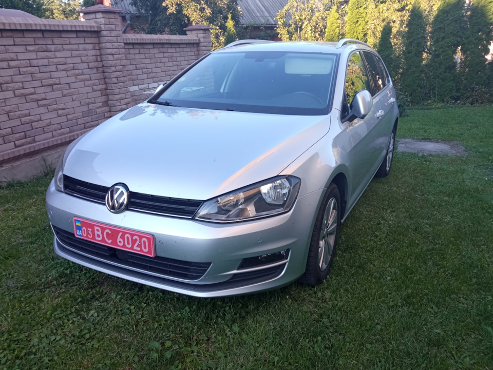 Гольф 7 Чорний лак проданий, і куплений Гольф 7 сніжок. 1