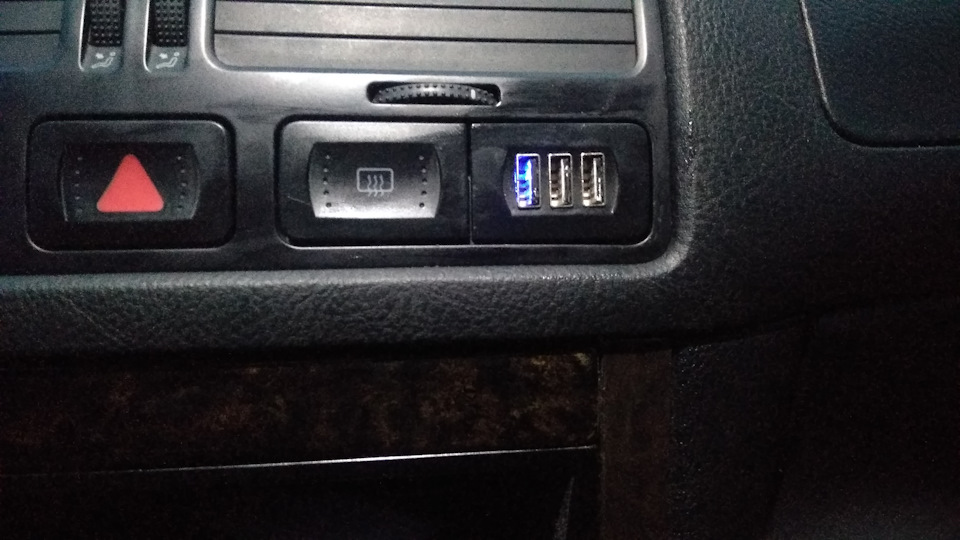 USB заряджання в торпедо. 2
