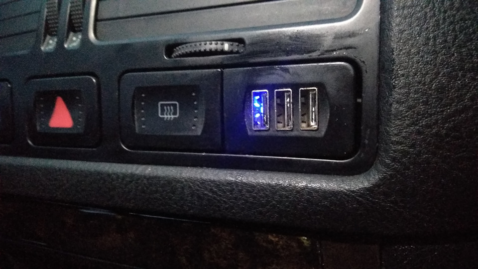 USB заряджання в торпедо. 1