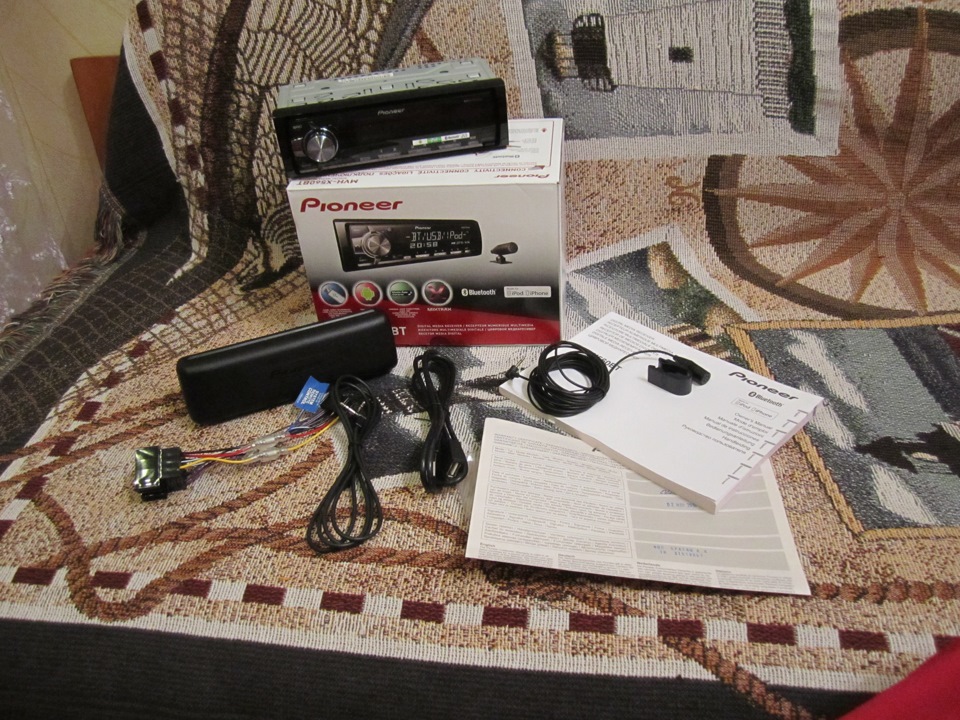 Pioneer MVH-X560BT 1