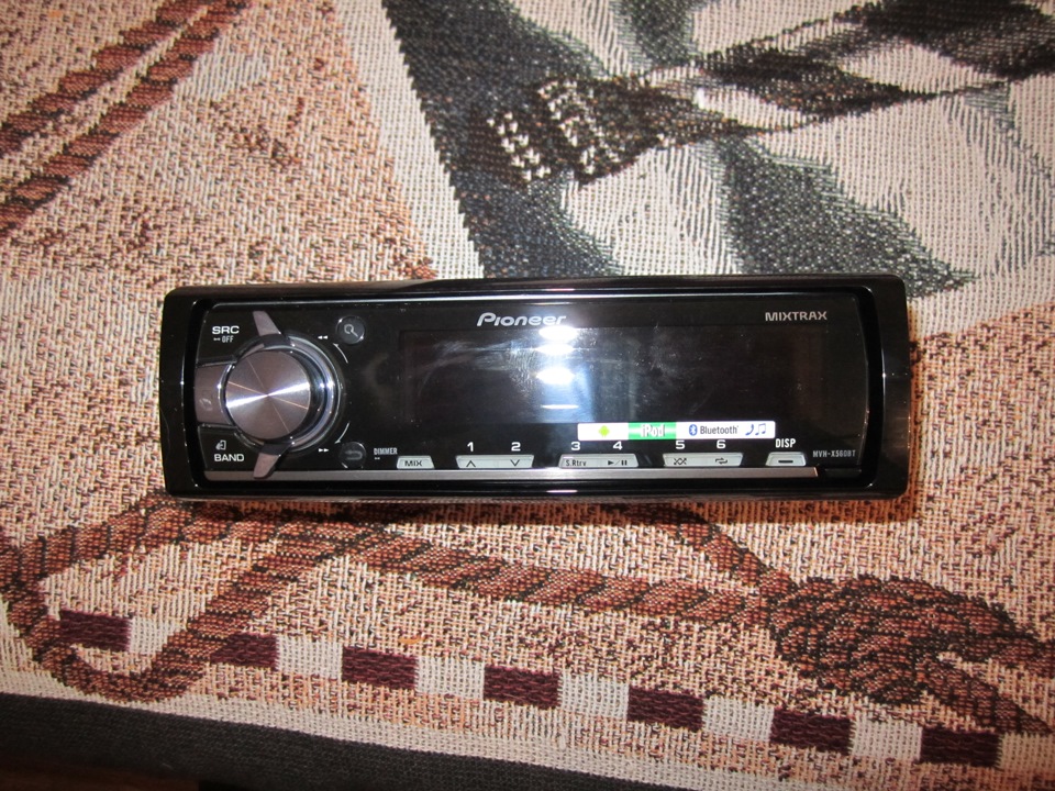 Pioneer MVH-X560BT 4