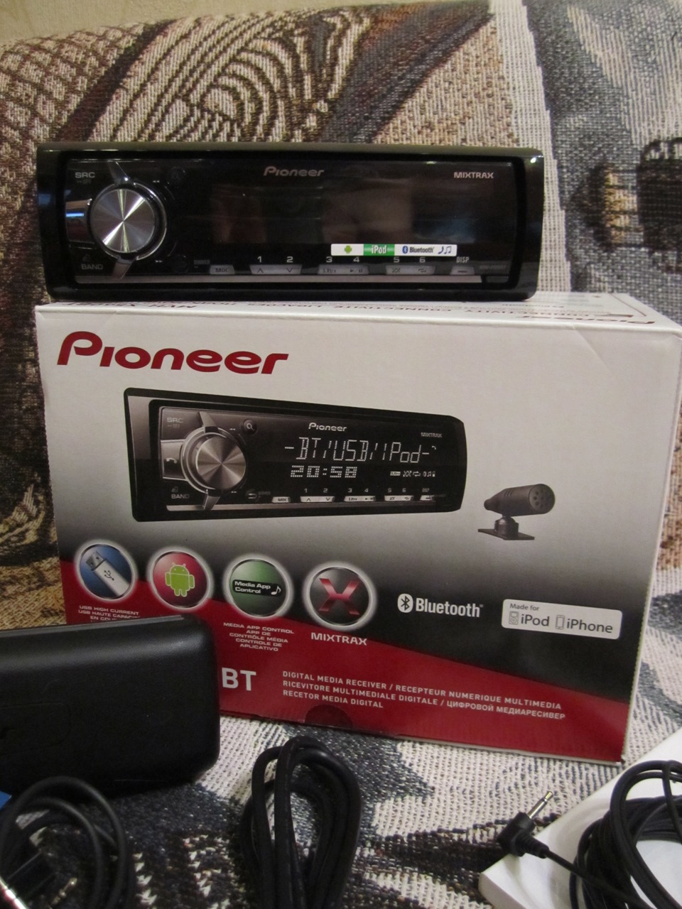 Pioneer MVH-X560BT 2
