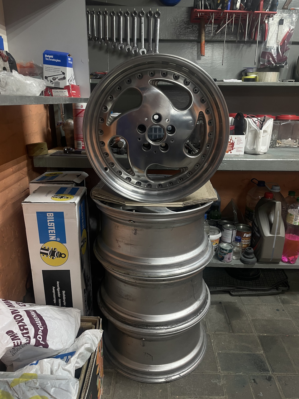 Нові тапочки R17 8J 1