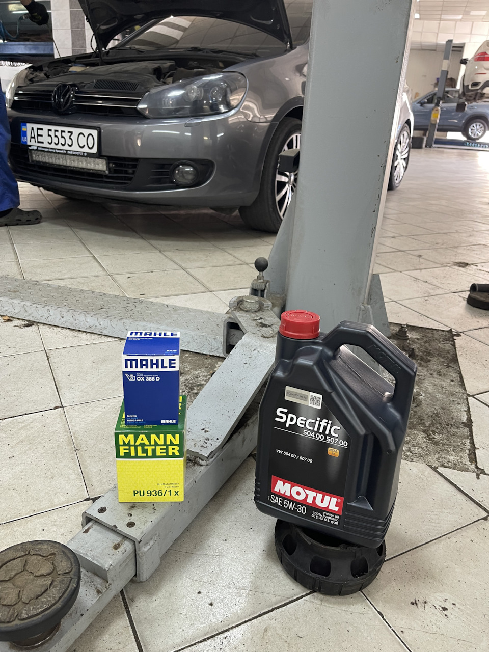 Заміна мастила Motul 5w30 specific 1