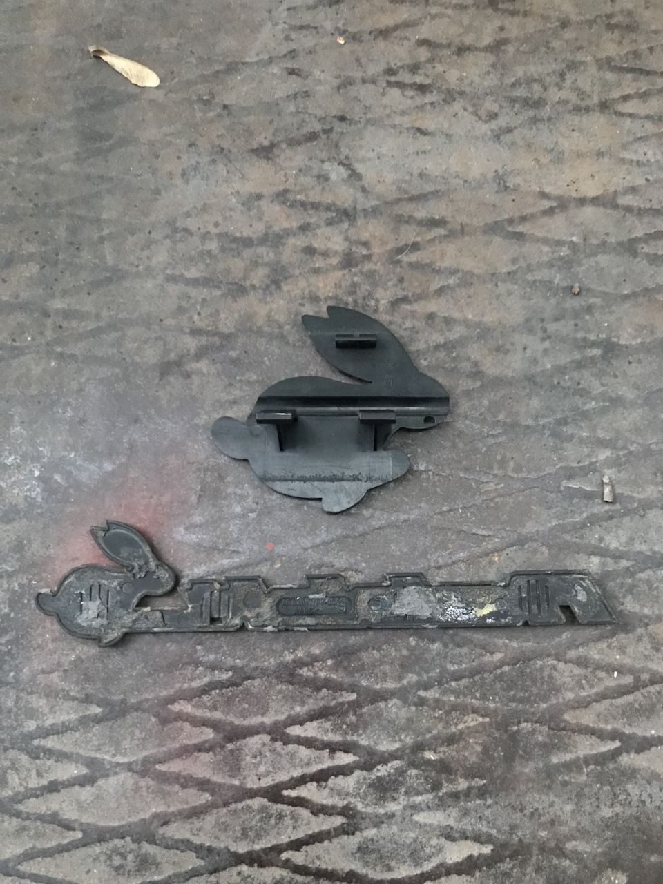 Rabbit grill badge Golf mk3 (Шильдик із зайцем Гольф 3) 3