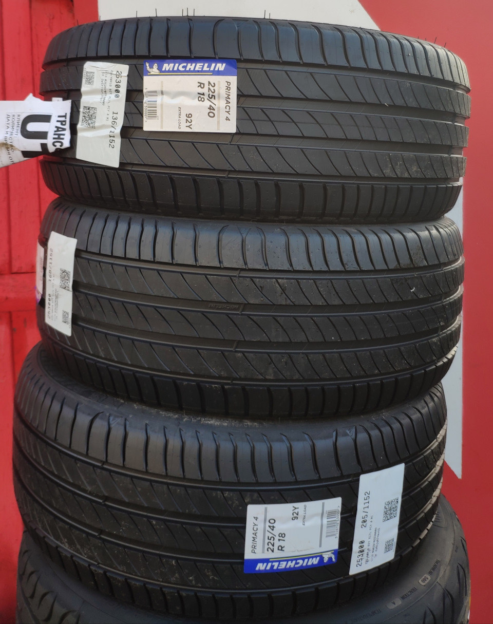 Нові літні шини 225/40 R18 1