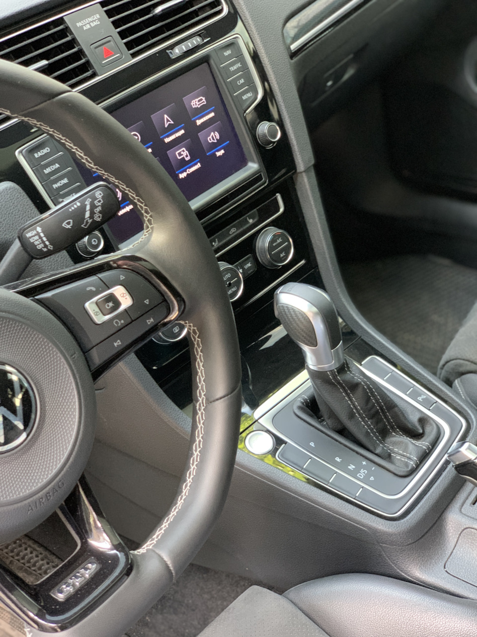 MIB 2 + монітор 8inch + Аpple CarPlay 4