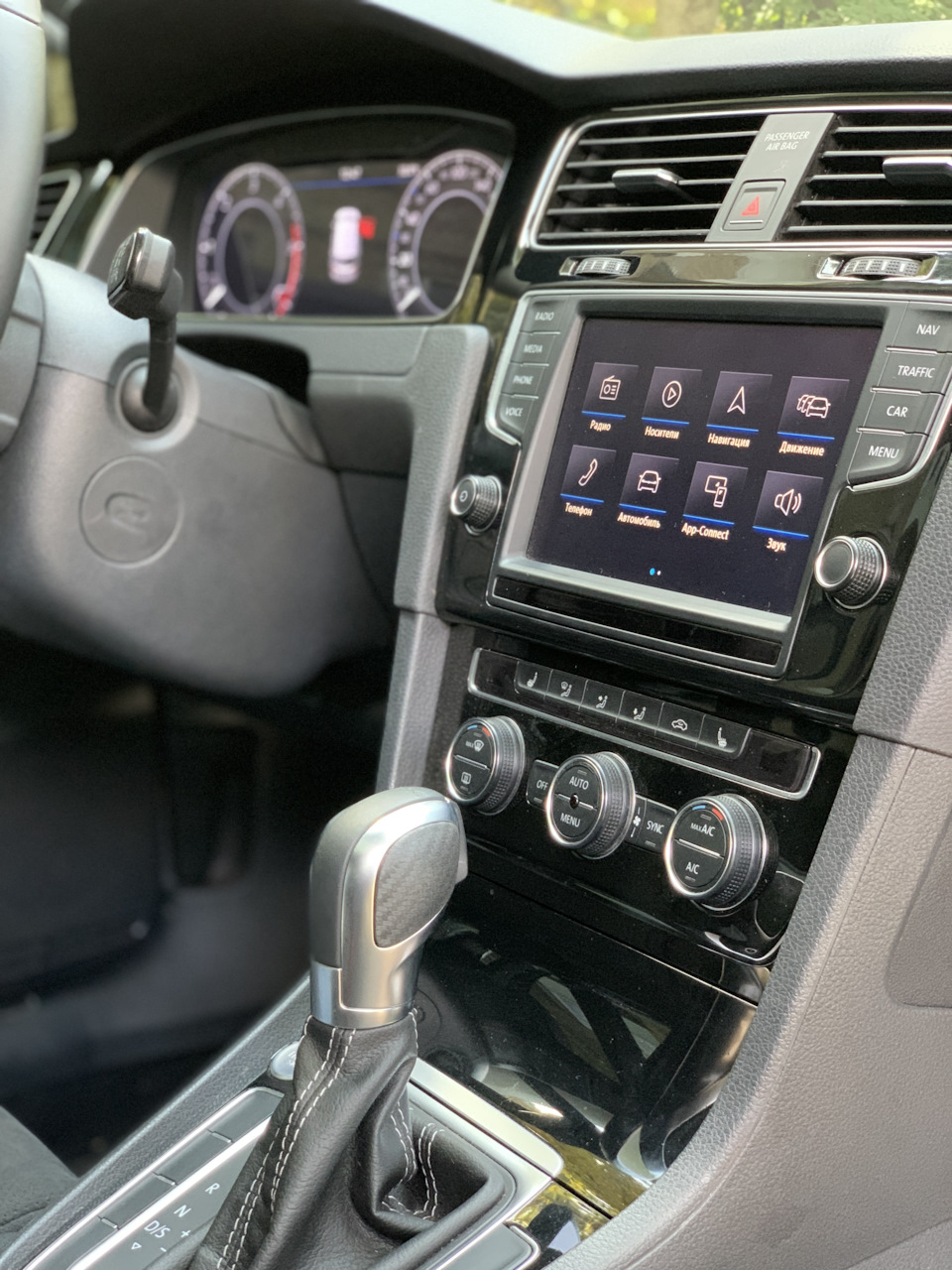 MIB 2 + монітор 8inch + Аpple CarPlay 3