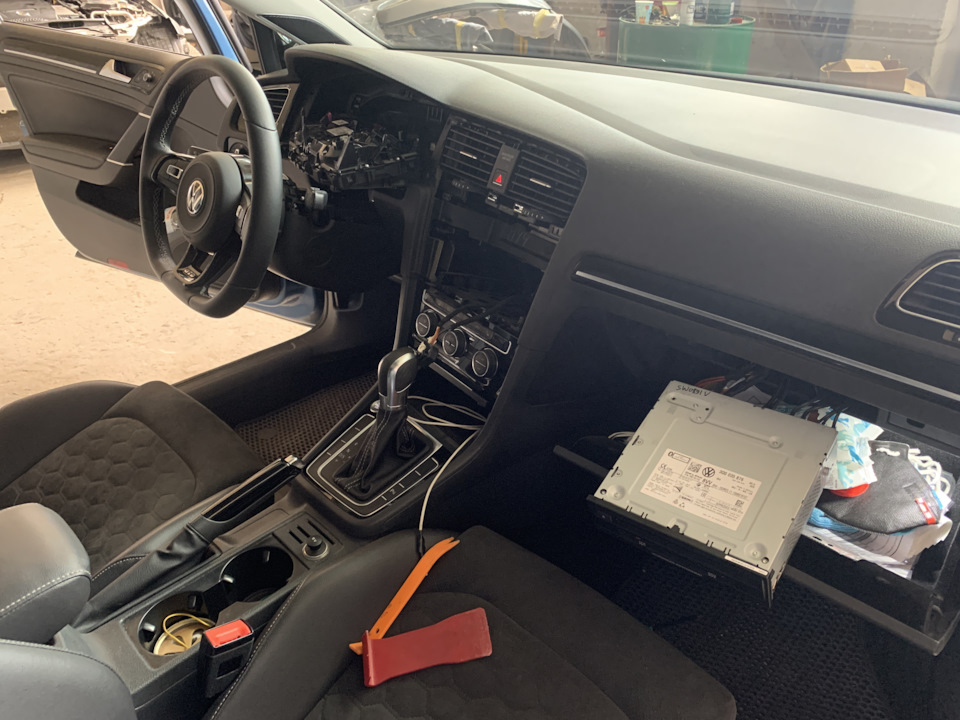 MIB 2 + монітор 8inch + Аpple CarPlay 1