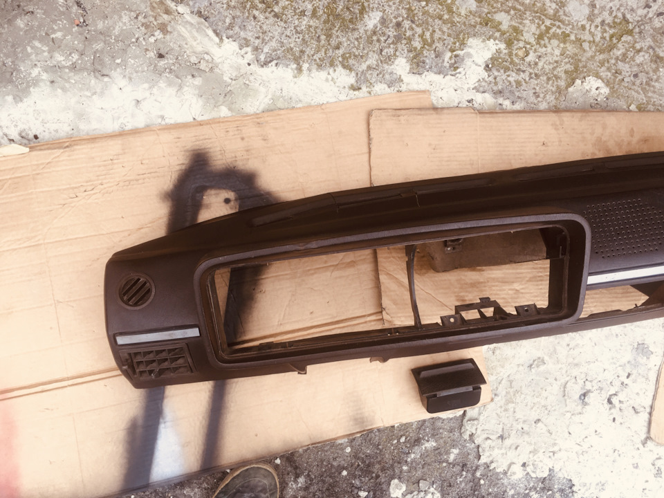 Вузьке, м'яке, коричневе, дорестайл торпедо на Golf mk1. 🙌🏻 2