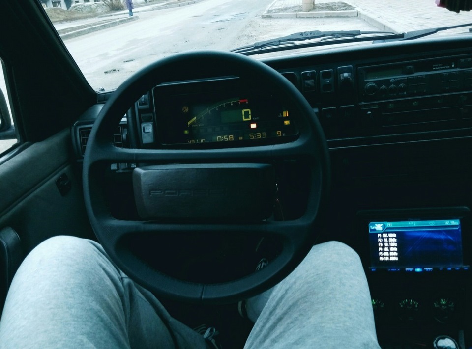 Дверні ручки та кермо Porsche вже на машині))) 1