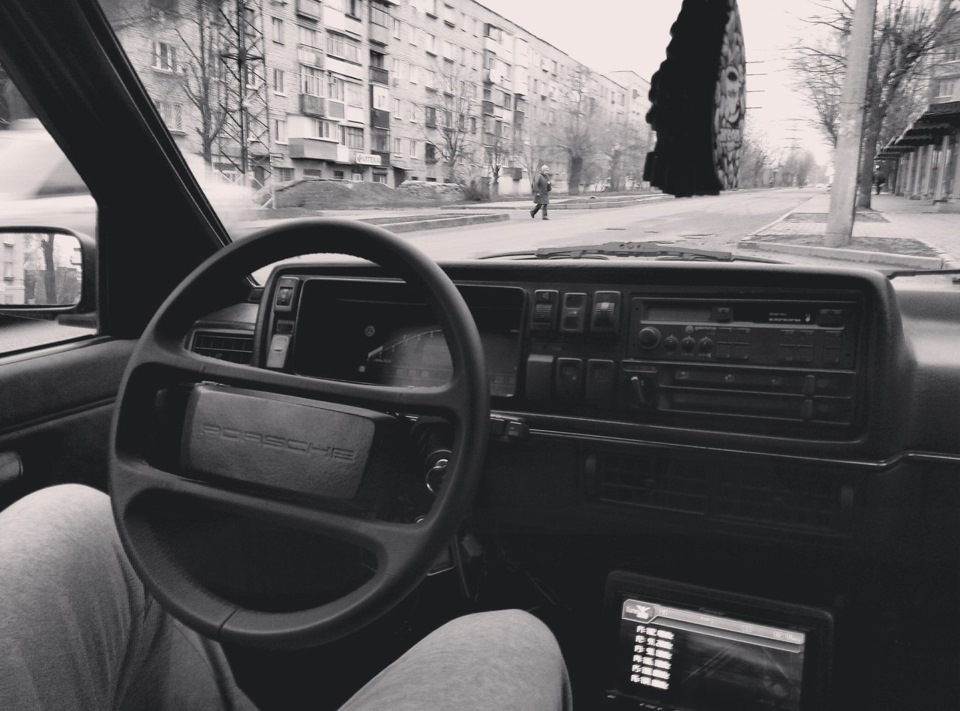 Дверні ручки та кермо Porsche вже на машині))) 3