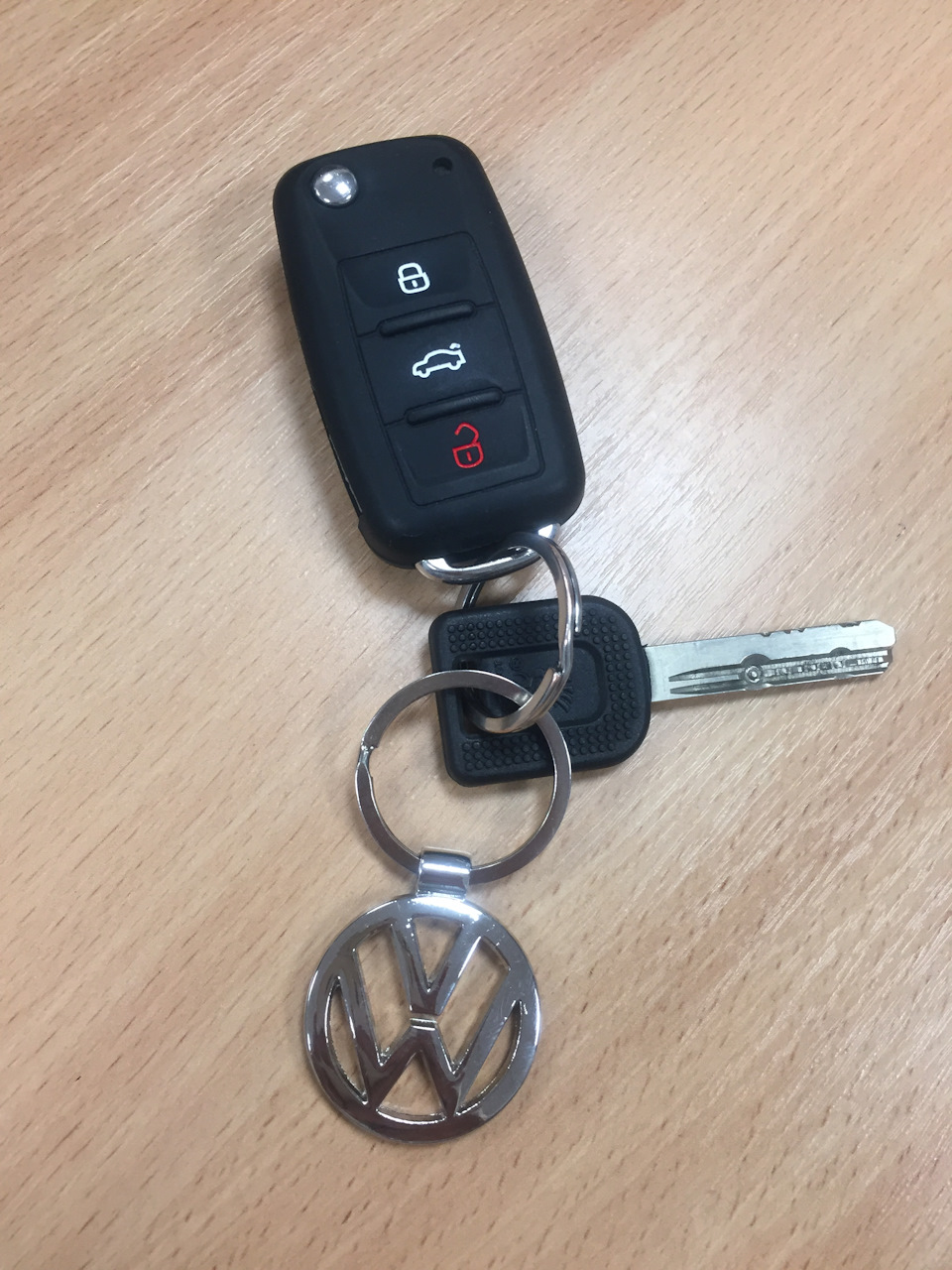 Брелок volkswagen і чохол на ключ 1
