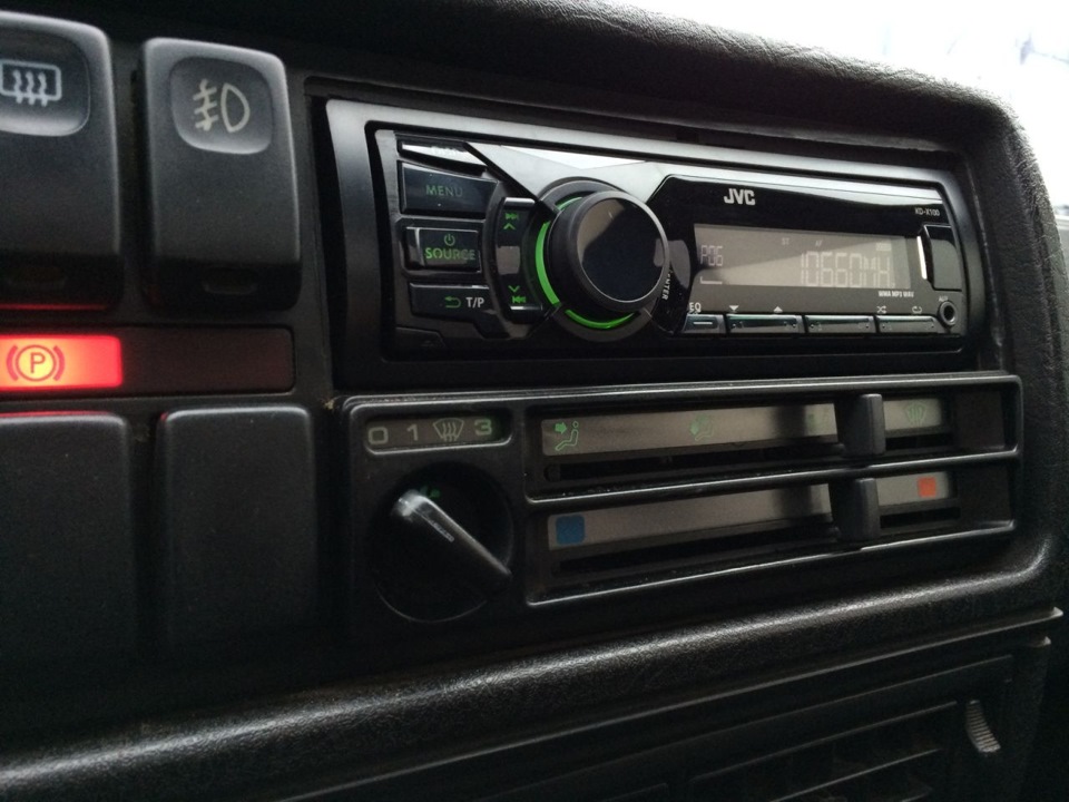 JVC KD-X100 та Mystery MF-46 4