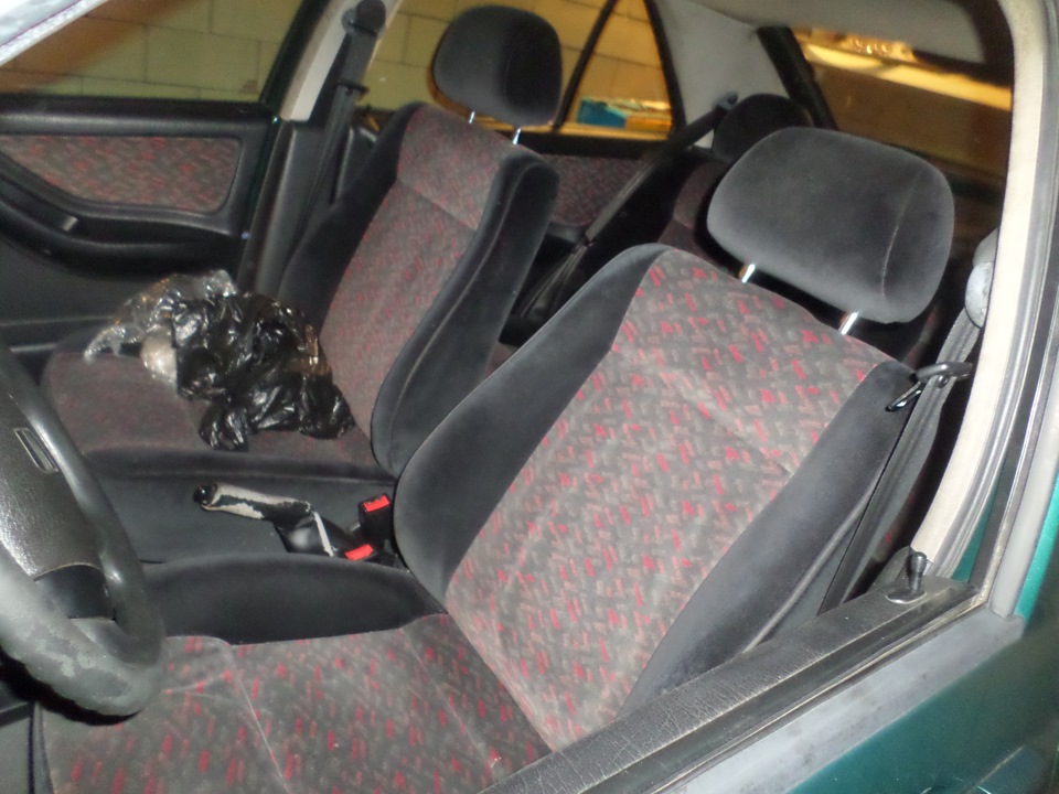 У траві сидів коник Seat Toledo, зелененький він був! 5
