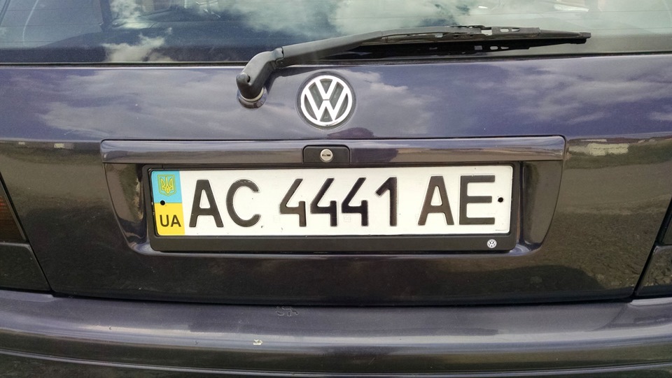 Оригінальна рамка Volkswagen 1