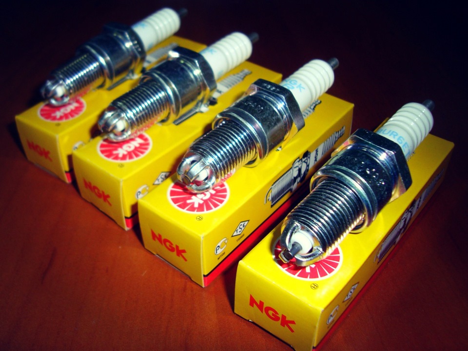 Свічки NGK R у продажу 1