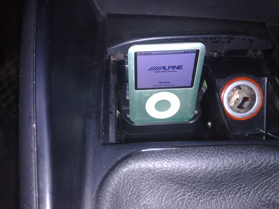 місце під iPod та iPhone 2