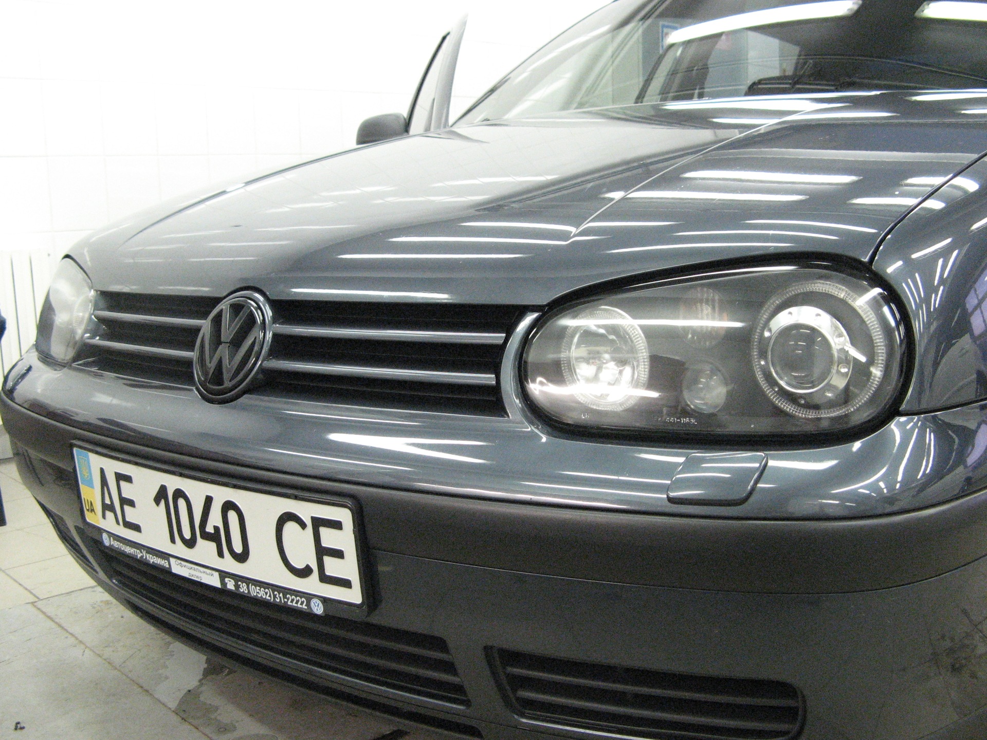 Заміна емблем VW 1