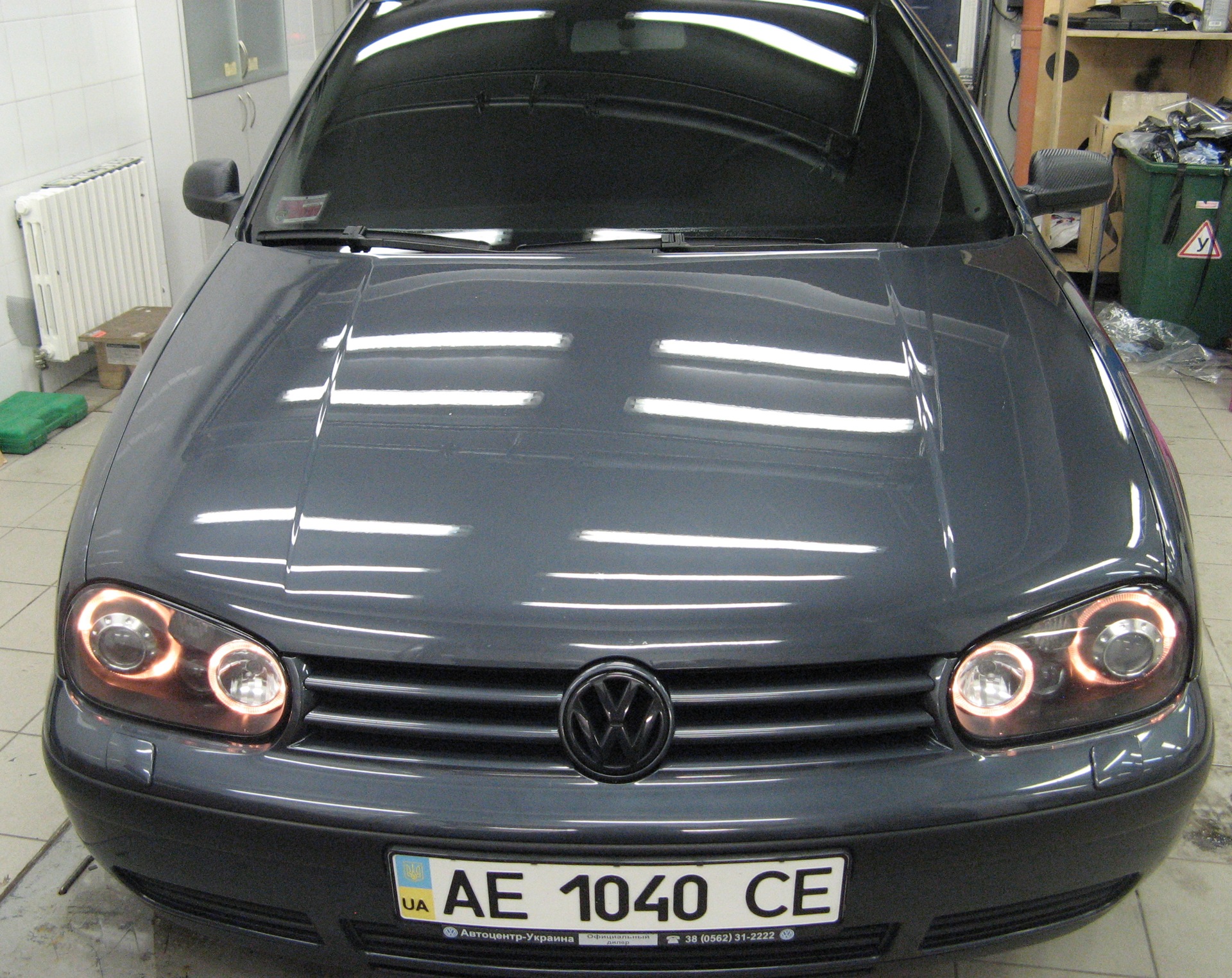 Заміна емблем VW 3
