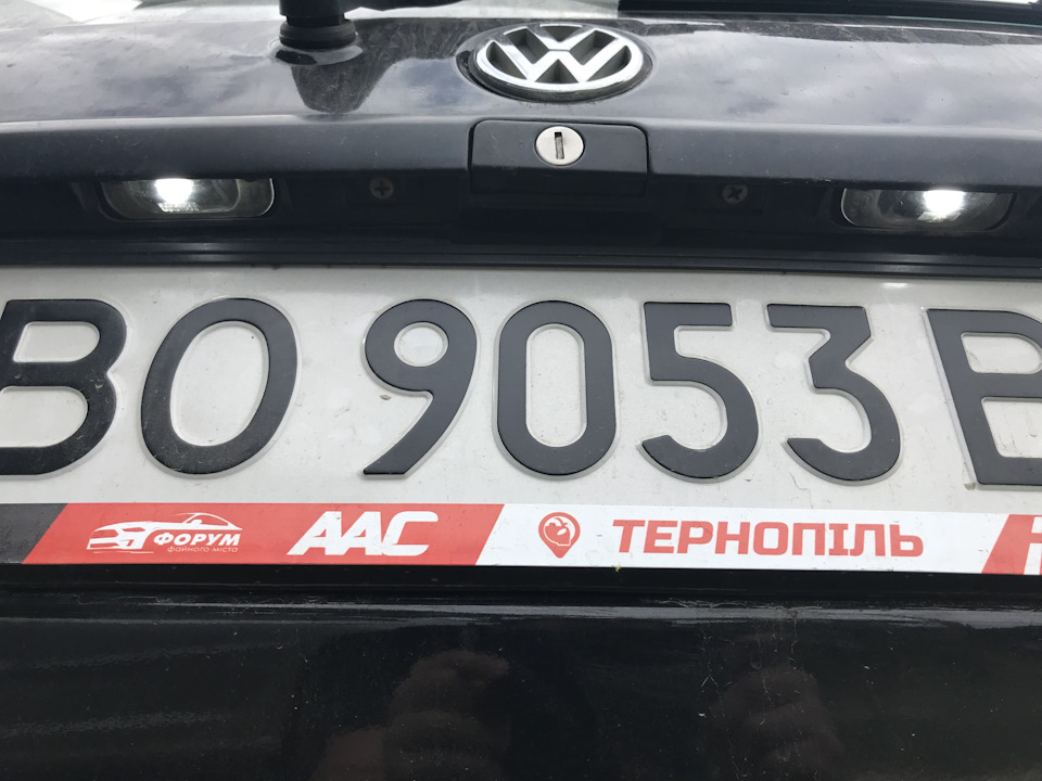 Заміна ламп підсвічування номерного знака 4