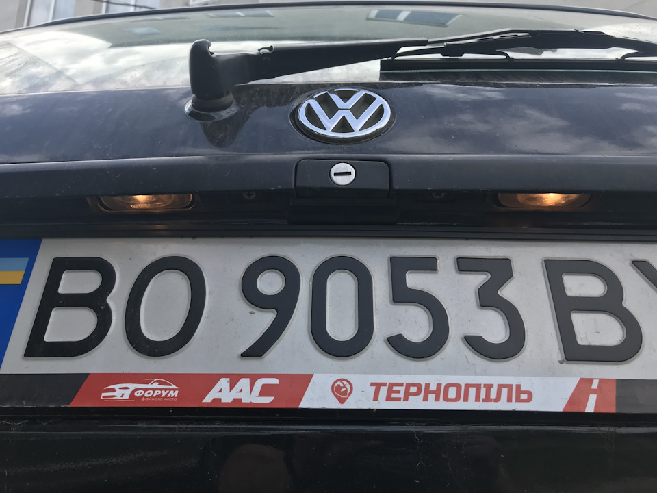 Заміна ламп підсвічування номерного знака 3