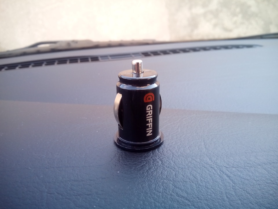 Заряджання Griffin USB в прикурювач 1