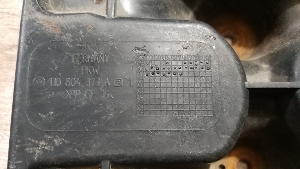 Прибув пластик підкапотки)) 2