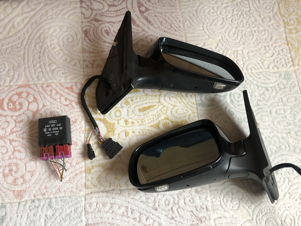 Повнорозмірні дзеркала з електроскладанням та підсвічуванням на гольф 1
