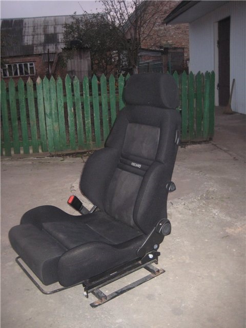 Куплю пару відкидних сидінь Recaro 1