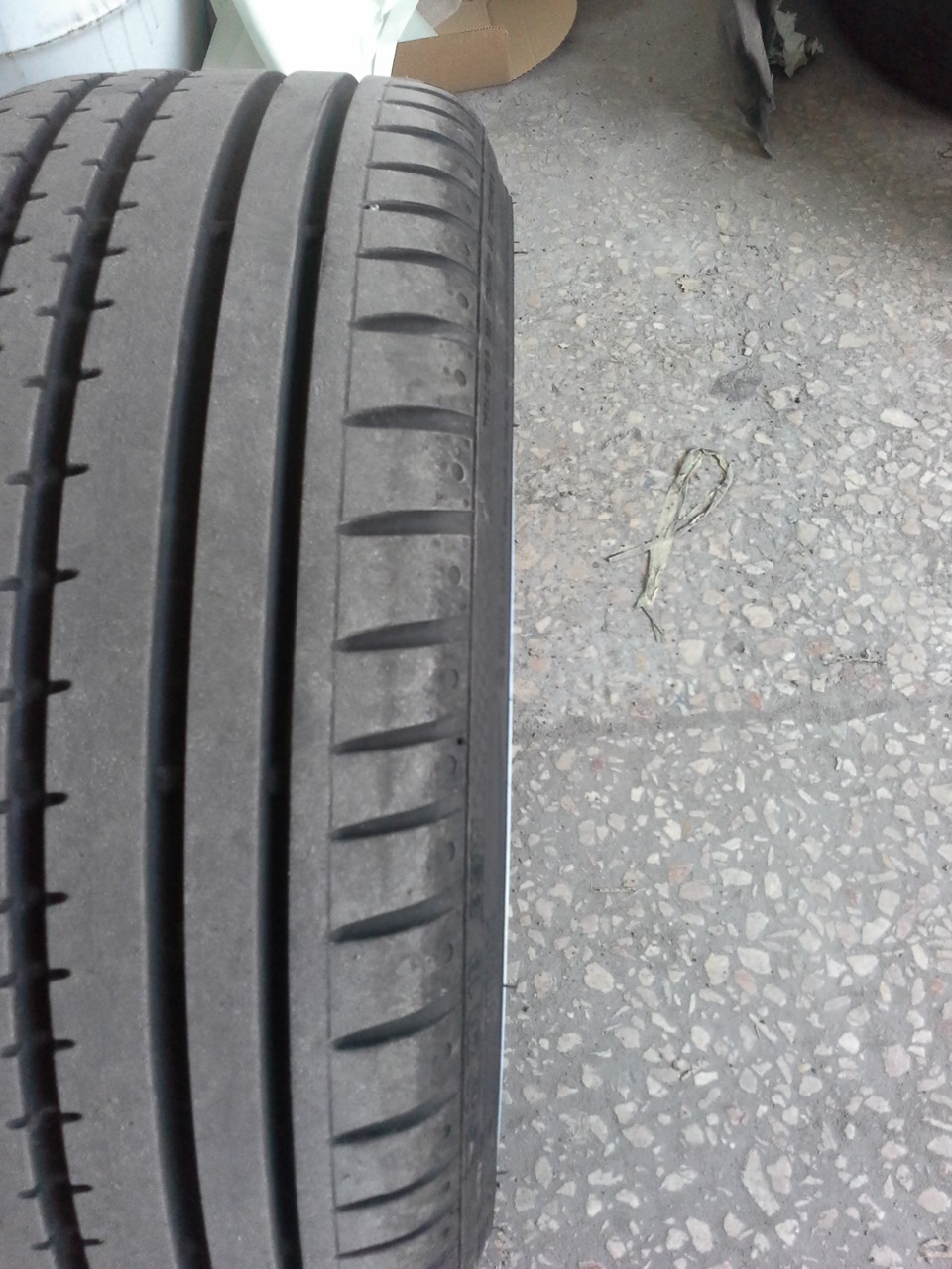 Продам пару Continental 215/40/18 2