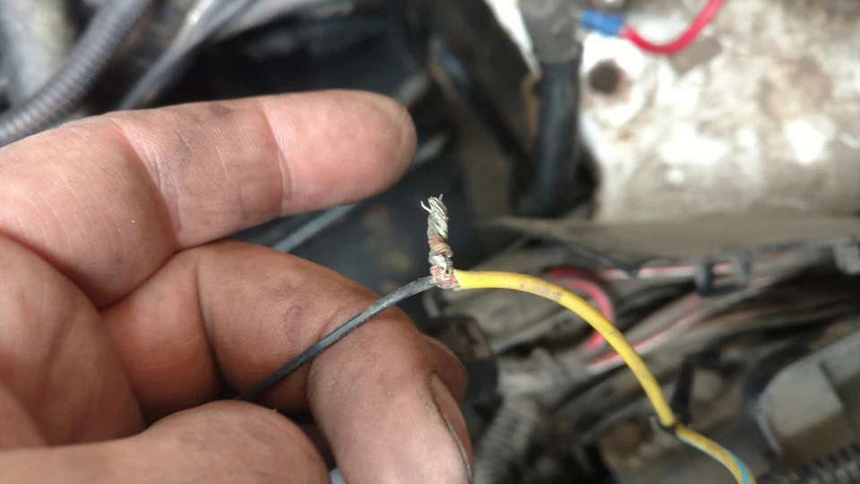 Знайшов причину помилки 17698 - Coolant Temp Sensor на Radiator Outlet (G83) P1290 - 006 - Signal too Small - Intermittent